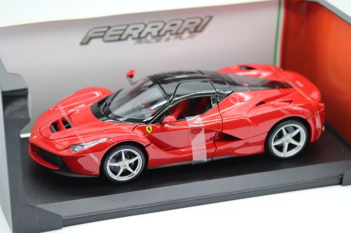 Burago 1:18 Diecast Car Ferrari R & P - Laferrari