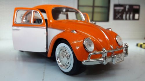 Motormax Diecast 1:24 - 1966 Volkswagen Classic Beetle