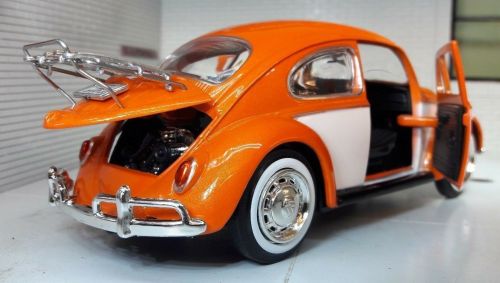 Motormax Diecast 1:24 - 1966 Volkswagen Classic Beetle