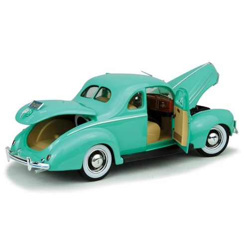 Maisto 1:18 Diecast Car 1939 Ford Deluxe Coupe